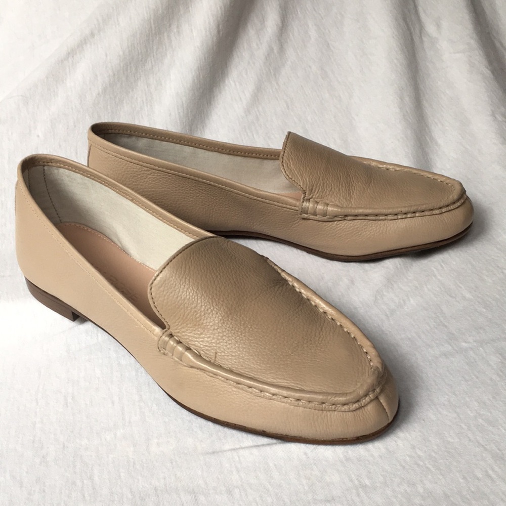 NWT Taryn Rose Diana Beige Leather Loafers